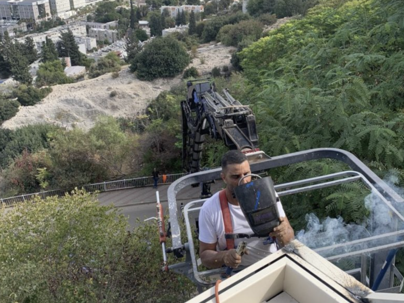 אמיר בלאן | קבלן יצור והתקנת מרפסות תלויות מפלדה