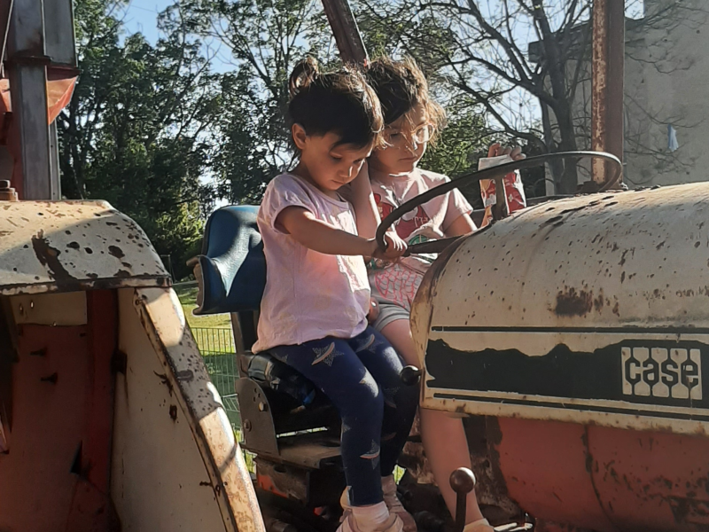 נילי עליה דה בוטון | זוגיות הורות | אודות | אימון אישי לריפוי עצמי בתחומי החיים השונים