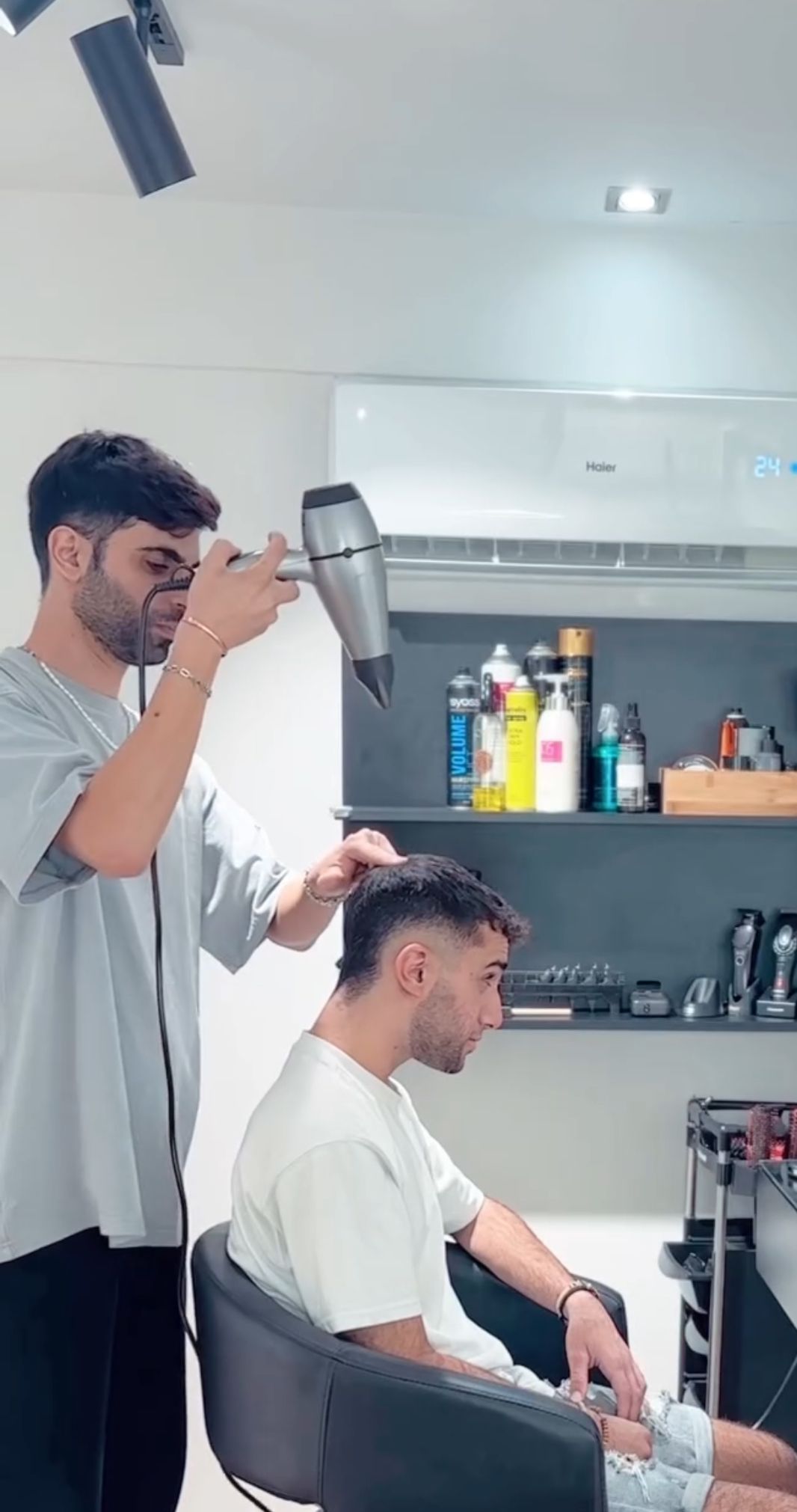 אורי אביב | הספר של רמת השרון