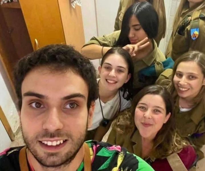 המספרה של במבה | אילן יוסף | מספרה חיילים | שירות חינם | אילת מספרה