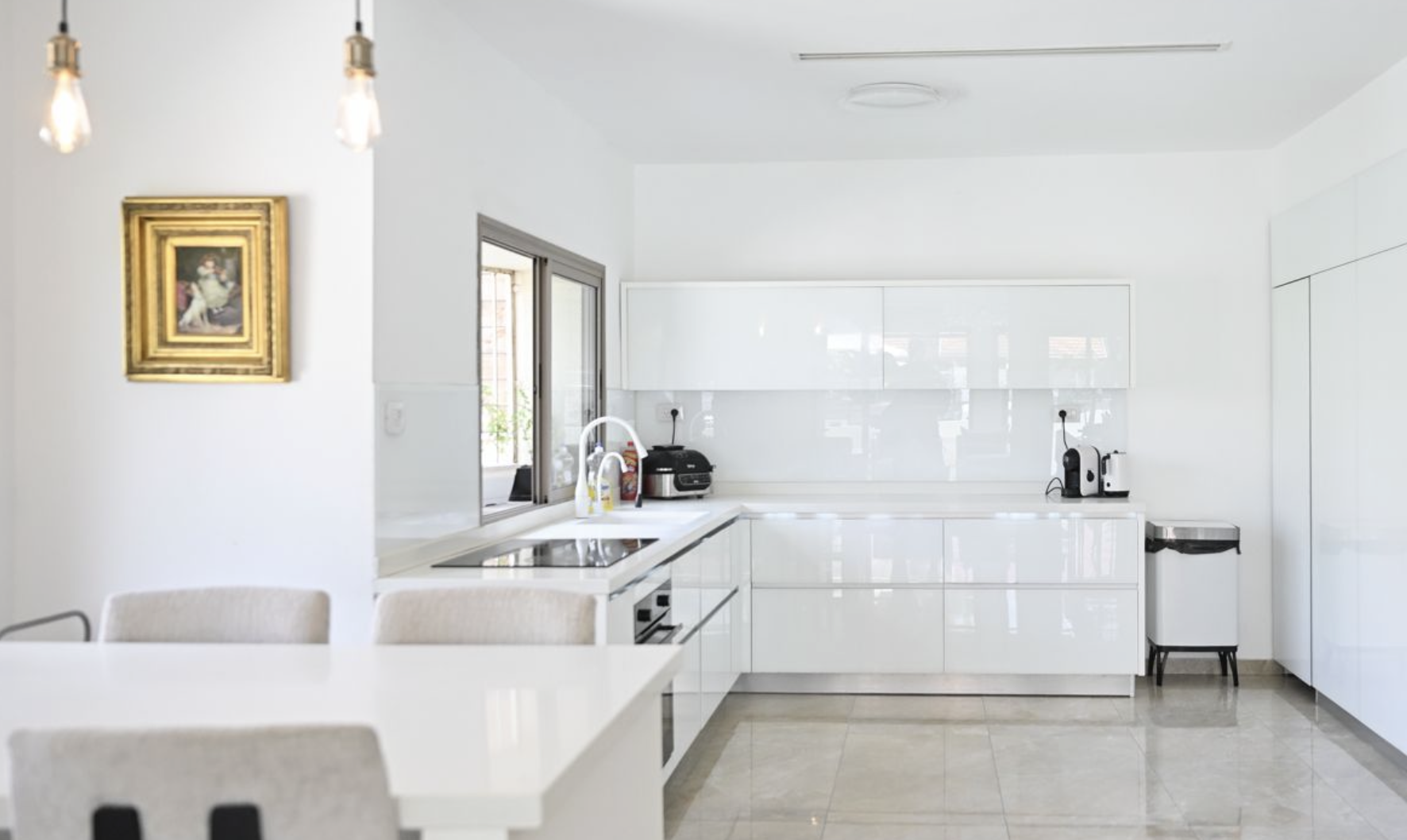 לוגו ח.ז יזמות | חיים זיטוני | בנייה ושיפוצים | שיפוצים כלליים | מרכז הארץ